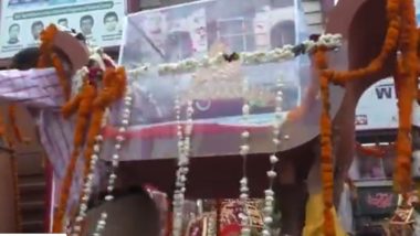 PM Narendra Modi 69th Birthday: 1.25 KG Golden Crown and Procession Taken Out in Varanasi, Watch Video