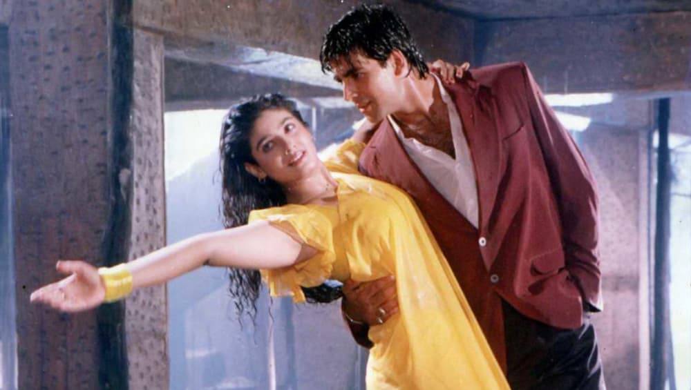 Akshay Kumar and Raveena Tandon were seen in films like Mohra, Barood, Khiladiyon Ka Khiladi, Keemat, Daava and more Akshay Kumar and Raveena Tandon were seen in films like Mohra, Barood, Khiladiyon Ka Khiladi, Keemat, Daava and more