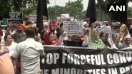 Sikhs Launch Massive Protest Outside Pakistan Embassy in New Delhi, Burn Effigy Against Forced Conversions