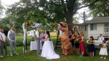 Maid of Honour Dresses up As a Dinosaur in Sister's Wedding After Being Told to Wear Anything! Funny Pic of T-Rex Costume Goes Viral