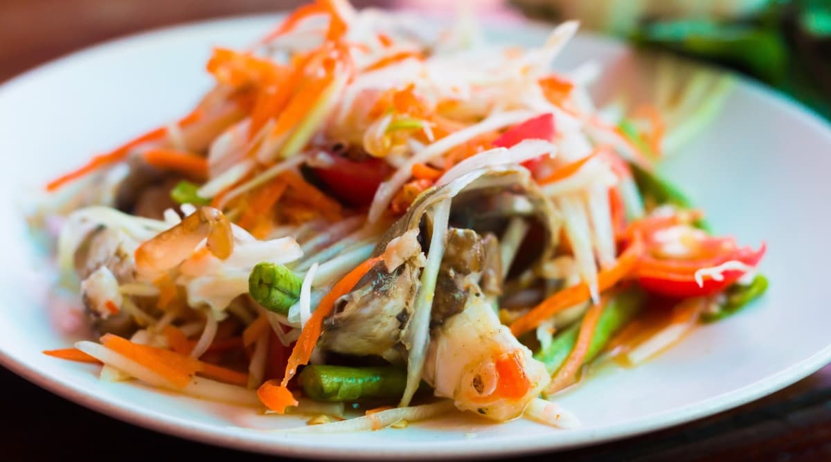 Eating Out On a Weight Loss Diet: Healthiest Foods to Order At a Thai Restaurant Eating Out On a Weight Loss Diet: Healthiest Foods to Order At a Thai Restaurant