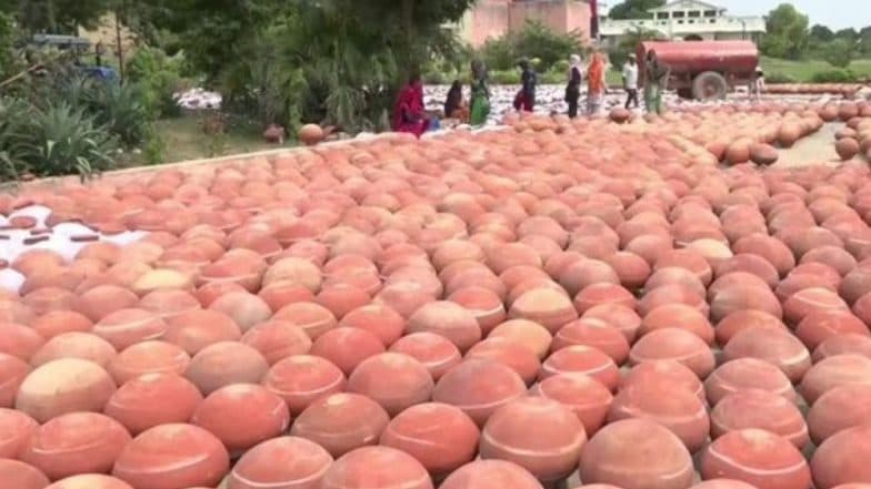 Rohtak: 4,000 Earthen Pots Arranged to Store Drinking Water Ahead of PM Narendra Modi's Visit To Reduce Use of Plastic Containers Rohtak: 4,000 Earthen Pots Arranged to Store Drinking Water Ahead of PM Narendra Modi's Visit To Reduce Use of Plastic Containers