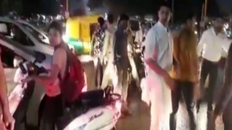 MP Sports Minister Jitu Patwari Manages Traffic in Indore After Getting Stuck in Jam, Watch Video MP Sports Minister Jitu Patwari Manages Traffic in Indore After Getting Stuck in Jam, Watch Video