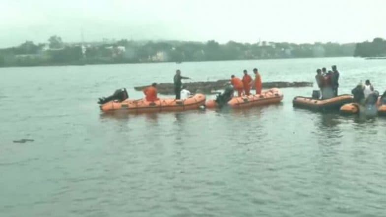 Bhopal Boat Tragedy: 11 Dead; Kamal Nath Increases Compensation to Rs 11 Lakh For Families of Victims After Boat Capsized at Khatlapura Ghat Bhopal Boat Tragedy: 11 Dead; Kamal Nath Increases Compensation to Rs 11 Lakh For Families of Victims After Boat Capsized at Khatlapura Ghat