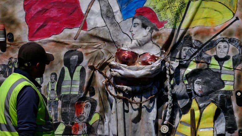 Yellow Vest Protests: More Than 100 Arrested in Paris, 7,500 Police Deployed to Quell Violence Yellow Vest Protests: More Than 100 Arrested in Paris, 7,500 Police Deployed to Quell Violence