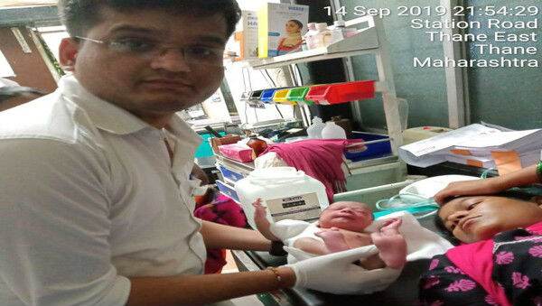 Mumbai: Woman Delivers Baby On-Board Local Train Mumbai: Woman Delivers Baby On-Board Local Train