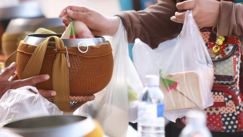 International Plastic Bag Free Day 2021: From Bangladesh, India to California, Here are a List of Countries That Have Banned The Use of Plastic Bags