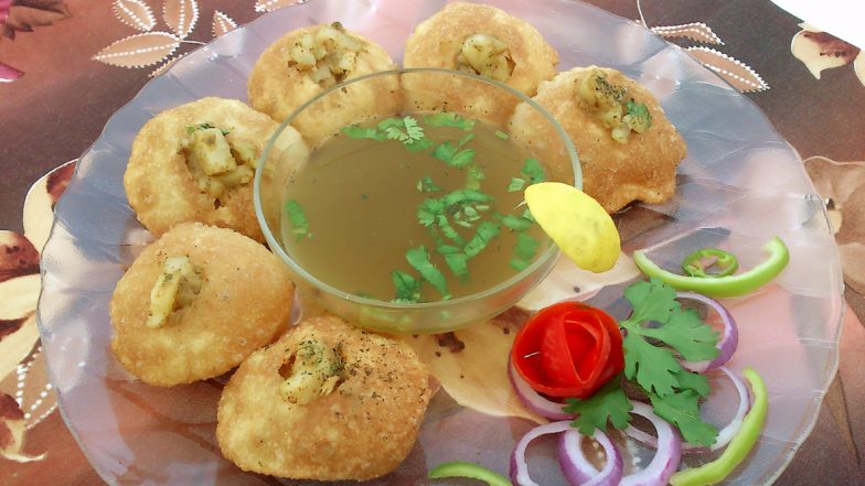 Durga Puja 2019 Special: From Kathi Roll to Puchka, 5 Scrumptious Street Foods That You Can’t Miss During Pandal Hopping This Pujo
