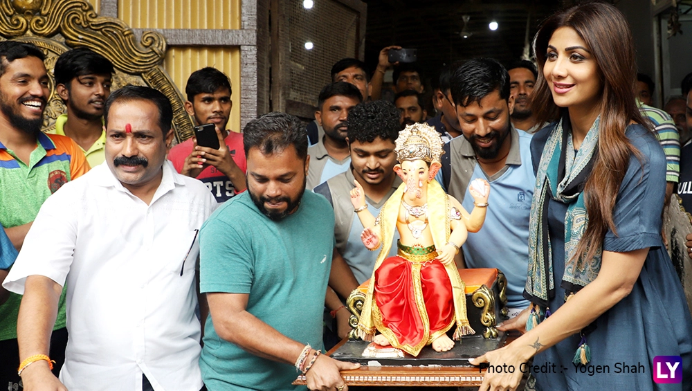 Shilpa Shetty brings Ganpati home.