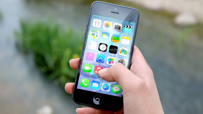 Apple Warns Users With Old iPhones, Says They Will Stop Working if iOS Not Updated by November 3