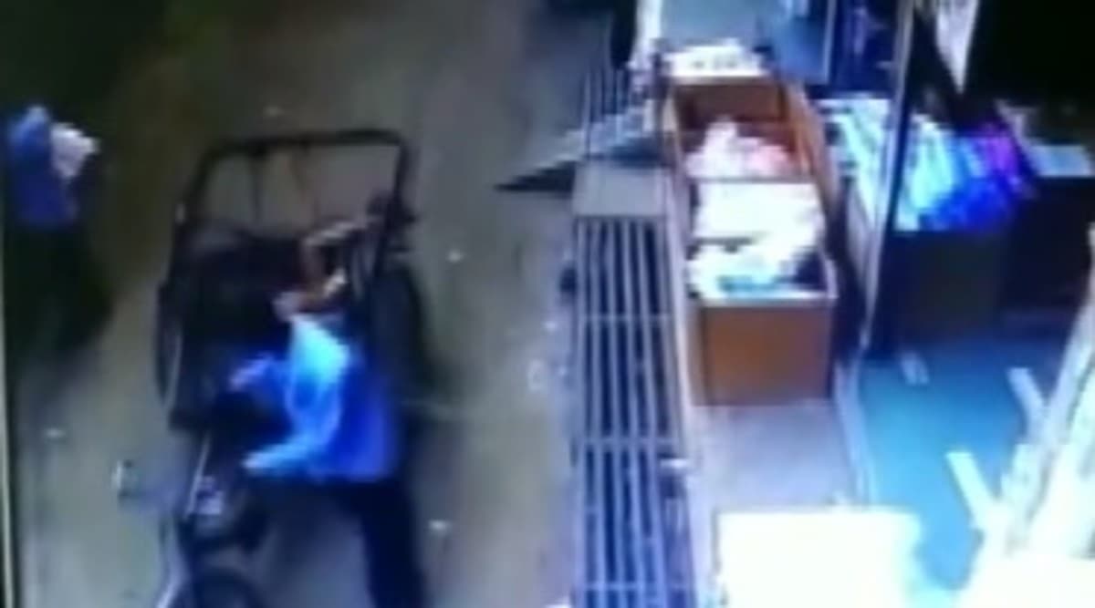 Madhya Pradesh Miracle: Child Falls From Second Floor Balcony in Tikamgarh, Saved by Passing Rickshaw; Watch Video Madhya Pradesh Miracle: Child Falls From Second Floor Balcony in Tikamgarh, Saved by Passing Rickshaw; Watch Video