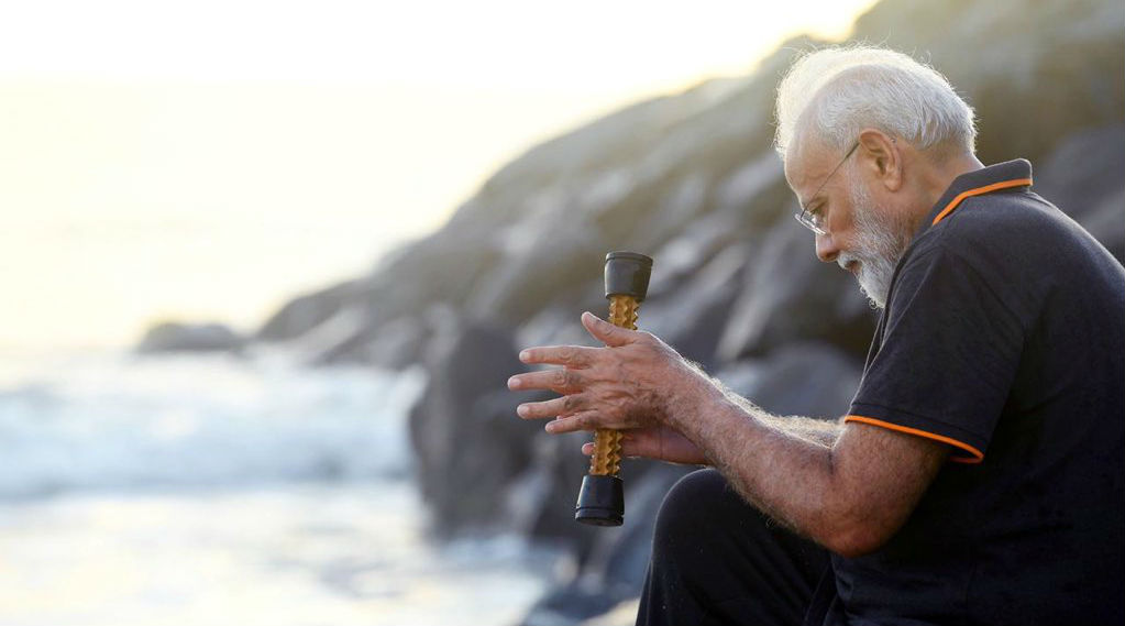 1023px x 569px - PM Narendra Modi Reveals He Was Carrying Acupressure Roller While Plogging  at Mamallapuram Beach in Chennai | LatestLY
