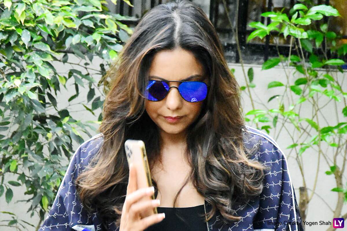 Gauri Khan Looks Ultra Glamorous As She Flaunts Cool Blue Shades and Trendy  Calvin Klein Sports Bra! (View Pics)