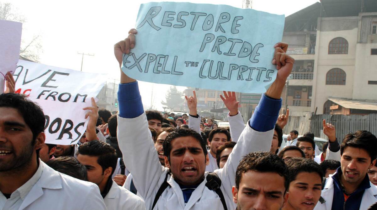 Jammu and Kashmir Colleges, Universities Reopen 60 Days After Article 370 Abrogation; Will The Move be a Peaceful Affair? Jammu and Kashmir Colleges, Universities Reopen 60 Days After Article 370 Abrogation; Will The Move be a Peaceful Affair?