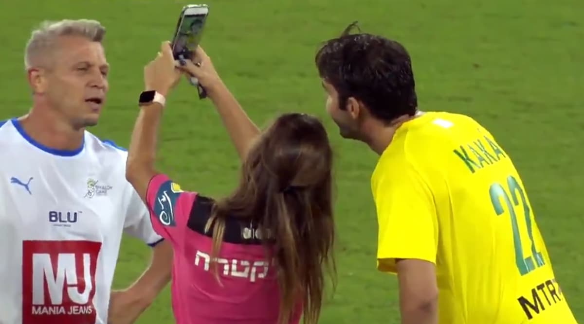 Female Referee Books Kaka Before Taking A Selfie With The Brazilian Footballer During A Friendly Match Watch Video Latestly