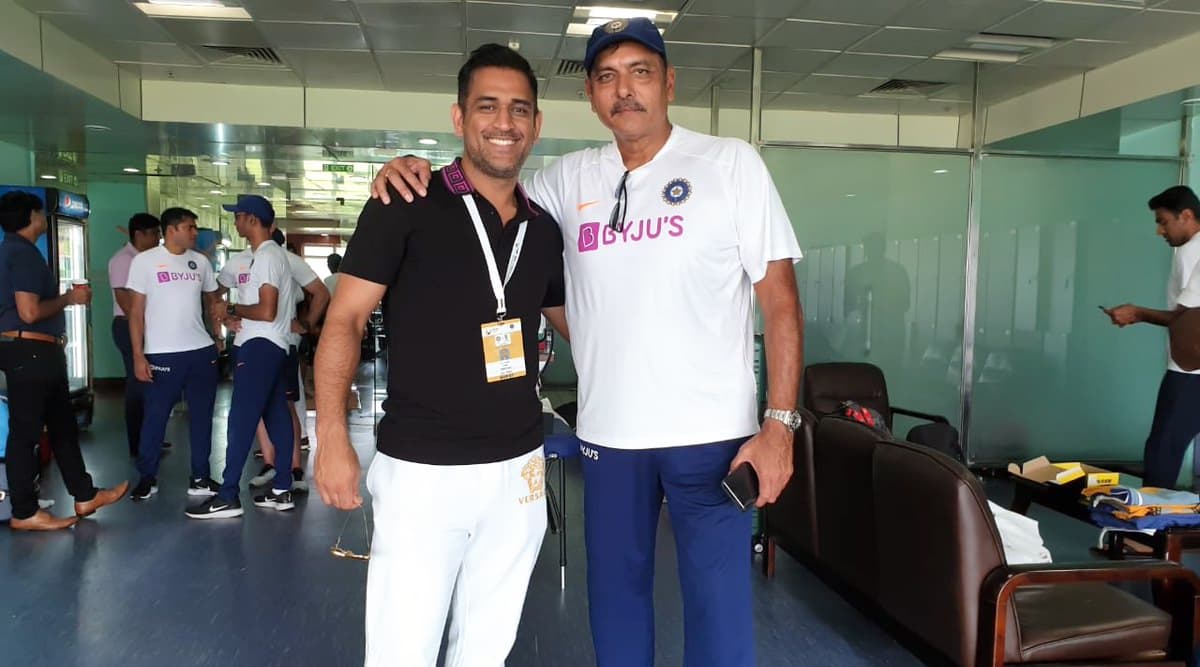 MS Dhoni and Ravi Shastri’s Photo Invites Mixed Response on Twitter, Netizens Call It ‘Bear With Ice’, Others Recall ICC CWC 2011 Final MS Dhoni and Ravi Shastri’s Photo Invites Mixed Response on Twitter, Netizens Call It ‘Bear With Ice’, Others Recall ICC CWC 2011 Final