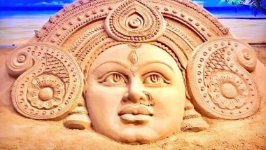 Subho Maha Saptami 2019 Greetings Image: This Beautiful Sand Art of Maa Durga by Sudarsan Pattnaik is Perfect to Share as WhatsApp Message With Family and Friends!