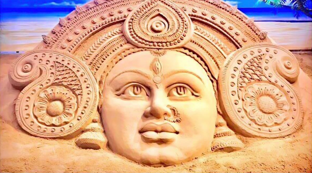 Subho Maha Saptami 2019 Greetings Image: This Beautiful Sand Art of Maa Durga by Sudarsan Pattnaik is Perfect to Share as WhatsApp Message With Family and Friends! Subho Maha Saptami 2019 Greetings Image: This Beautiful Sand Art of Maa Durga by Sudarsan Pattnaik is Perfect to Share as WhatsApp Message With Family and Friends!