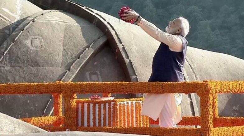 Sardar Vallabhbhai Patel 144th Birth Anniversary: PM Modi Pays Tribute at Statue of Unity