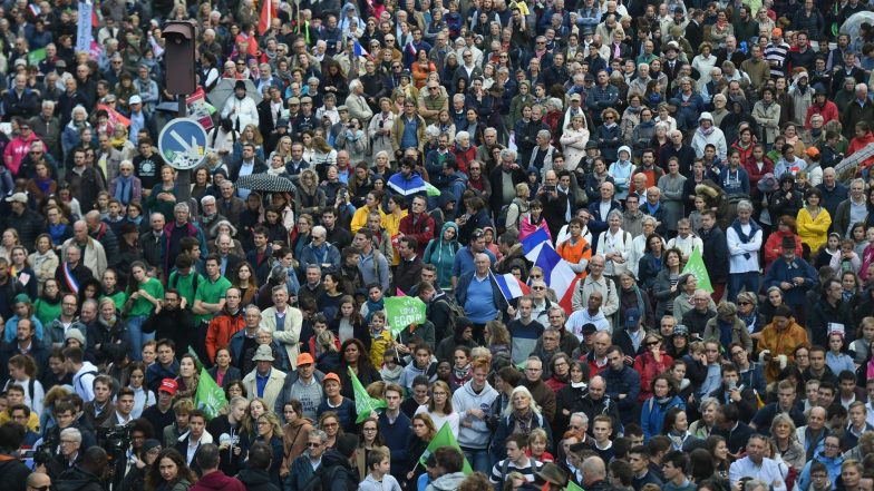 Paris: Thousands Protest French IVF Law for Single Women, Lesbians