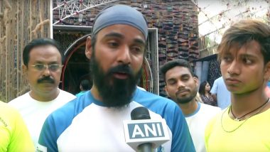 Ripu Daman Bevli, India's First Plogger, Commences His Run in Kolkata Under 'Run To Make India Litter Free' With Locals, Watch Video