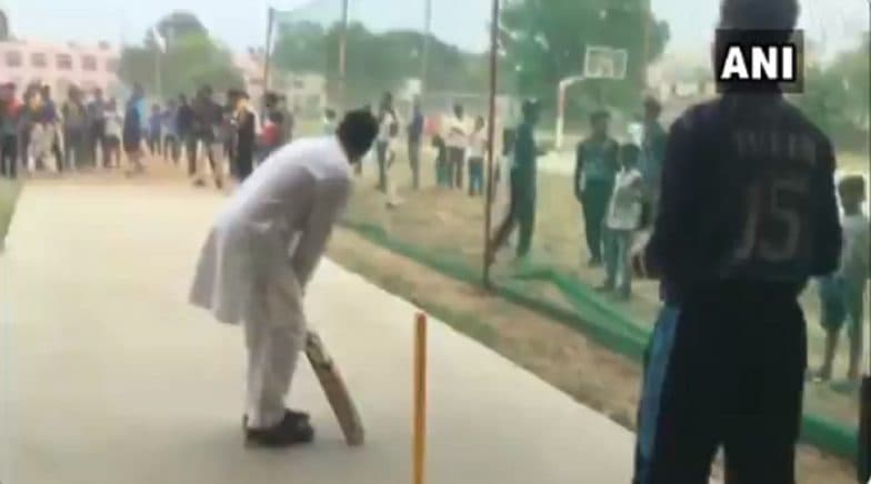 Watch: Rahul Gandhi Plays Cricket With Locals in Rewari After His Chopper Makes Emergency Landing