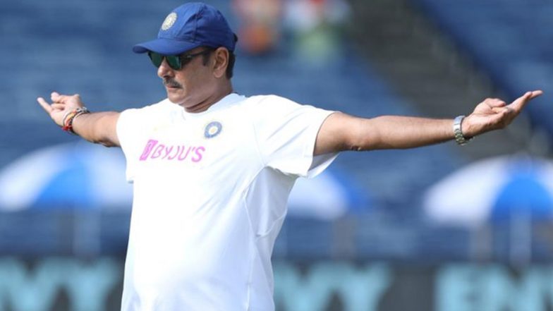 Ravi Shastri Trolled Again: Netizens Find Hilarious Iron Man, Titanic Connection to Indian Head Coach’s Pose and Term Him ‘Ravi the Redeemer’