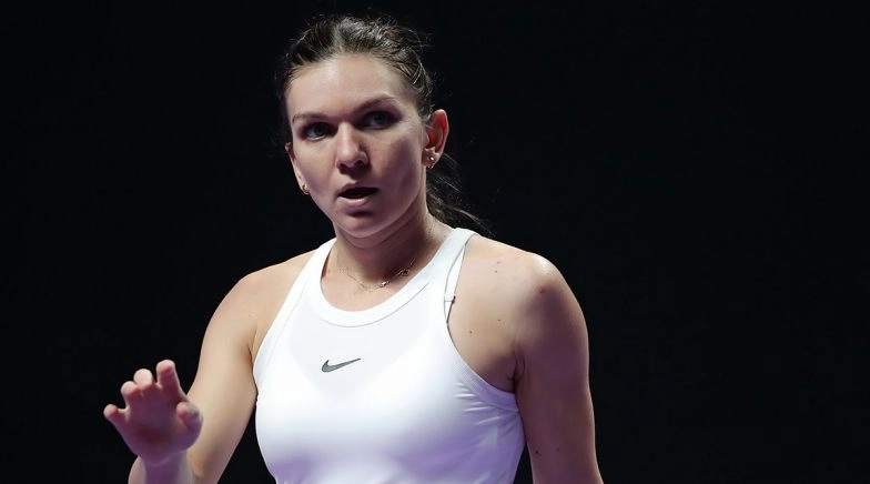 Simona Halep Rallies to Beat Bianca Andreescu