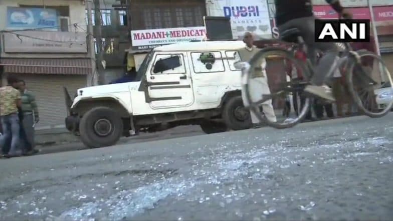 Jammu and Kashmir: Grenade Explosion at Hari Singh High Street in Srinagar, 11 Civilians Injured Jammu and Kashmir: Grenade Explosion at Hari Singh High Street in Srinagar, 11 Civilians Injured