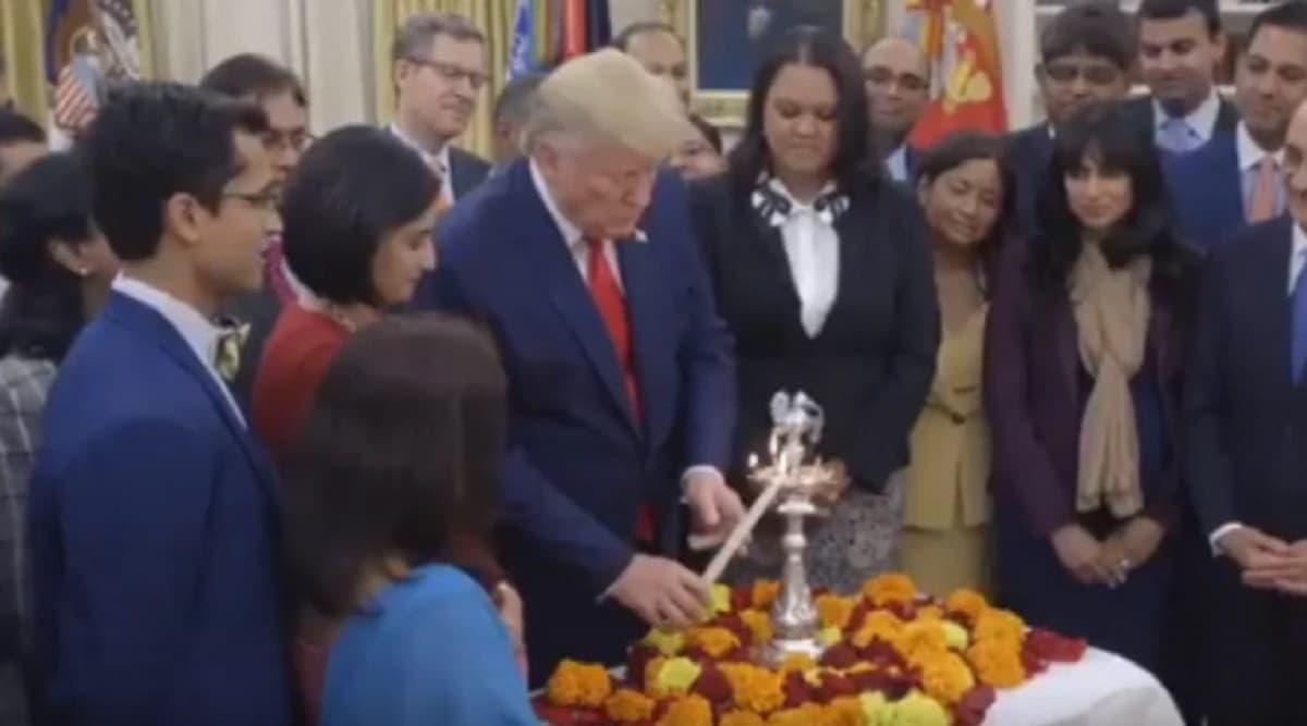 Diwali 2019: Donald Trump and Melania Extend Wishes, Commence Celebration in White House by Lighting Diyas; Watch Video Diwali 2019: Donald Trump and Melania Extend Wishes, Commence Celebration in White House by Lighting Diyas; Watch Video