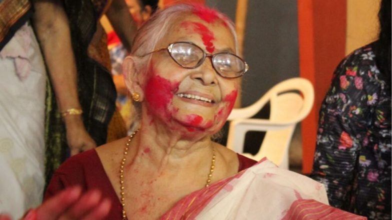 Durga Puja 2019: From Widows And Eunuchs Playing Sindoor Khela to Sex Workers Getting Their Own Pujo, Durga Puja Stands For Inclusivity
