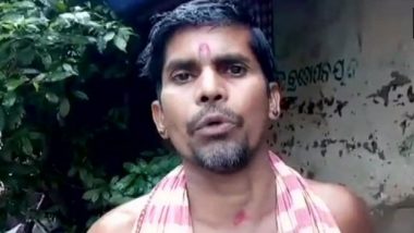 Odisha: Shocking Video of a Priest Blessing His Devotees on Vijaya Dashami by Putting His Foot on Their Heads Goes Viral!