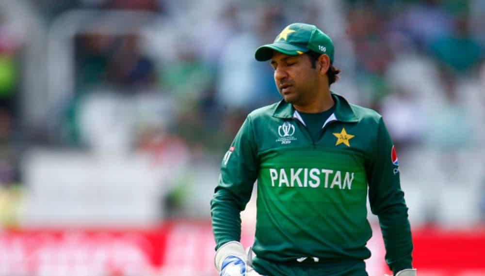Sarfaraz Ahmed Stripped Off Captaincy From Tests & T20Is, Netizens Upset With PCB for the Decision Sarfaraz Ahmed Stripped Off Captaincy From Tests & T20Is, Netizens Upset With PCB for the Decision