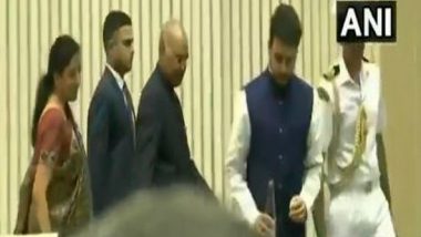 President Ram Nath Kovind, Nirmala Sitharaman Step Down from Stage to Check on Guard Who Fainted (Watch Video)