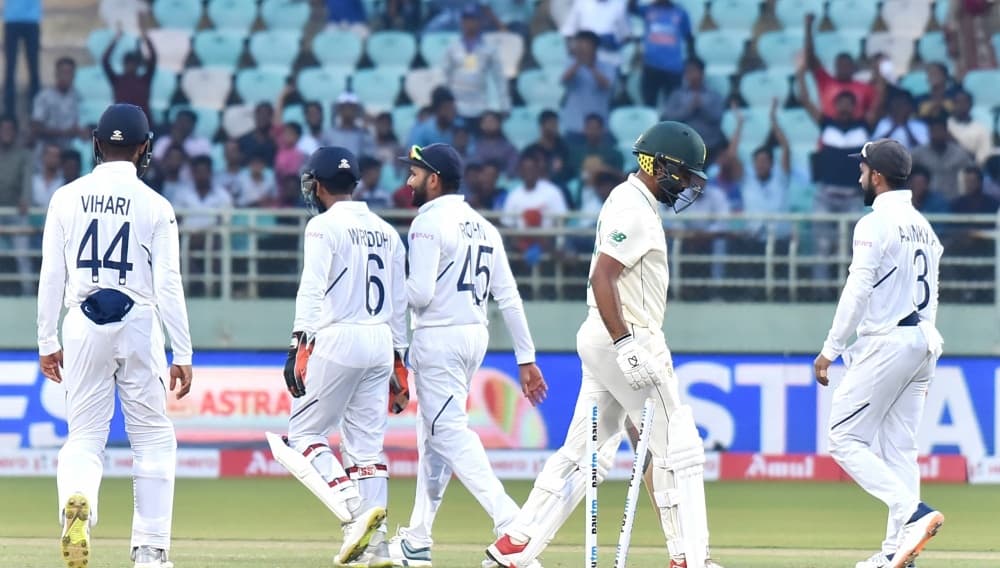 India vs South Africa, 1st Test 2019, Day 3: Faf du Plessis and Dean Elgar Put up A Fighting Partnership to Propel Visitors to 153/4 India vs South Africa, 1st Test 2019, Day 3: Faf du Plessis and Dean Elgar Put up A Fighting Partnership to Propel Visitors to 153/4