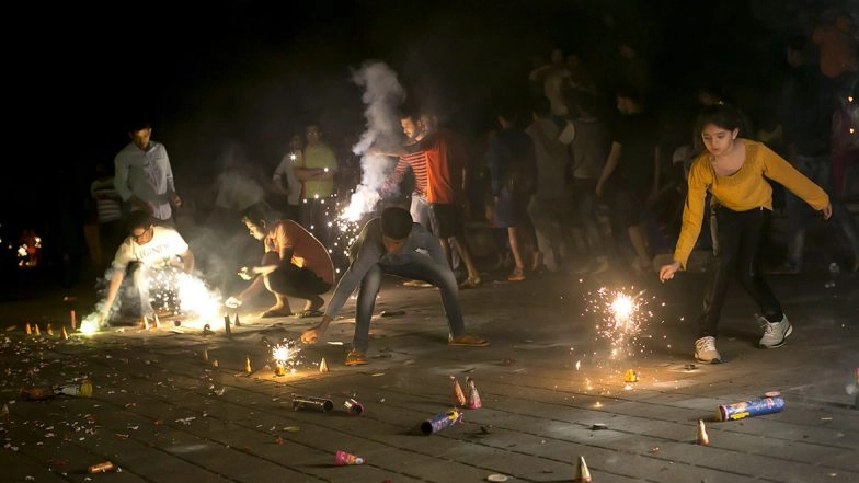Diwali 2020: 13 Cities in Uttar Pradesh Defy Firecracker Ban, Air Quality Index Zooms Past 750