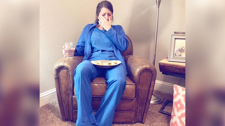 Viral Picture of a Nurse Having an Emotional Outburst After 53 Hours of Shift Reminds Internet How Hard Labour of Nurses Often Go Unnoticed