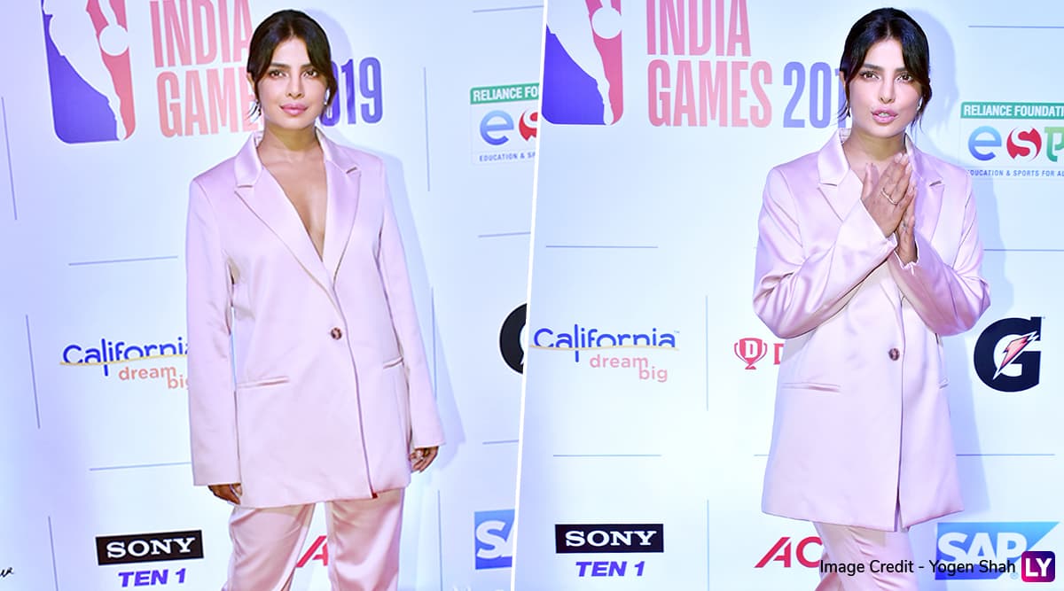 Priyanka Chopra Looks A Class Apart in White on the Red Carpet of NBA India Games 2019! Priyanka Chopra Looks A Class Apart in White on the Red Carpet of NBA India Games 2019!