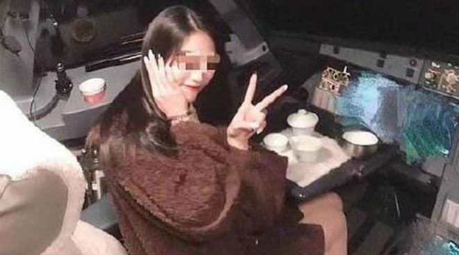 Chinese Pilot Banned From Flying After Viral Photo Showing Female Passenger in Cockpit Chinese Pilot Banned From Flying After Viral Photo Showing Female Passenger in Cockpit