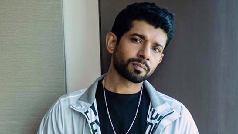 Viineet Kumar Spends His New Year’s Eve with Underprivileged Kids