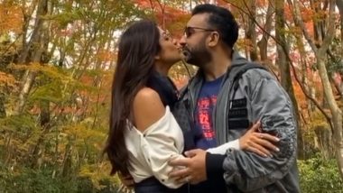 Shilpa Shetty and Raj Kundra Ring in 10th Wedding Anniversary in Japan, Steal a Kiss at a Picturesque Location (See Pic)