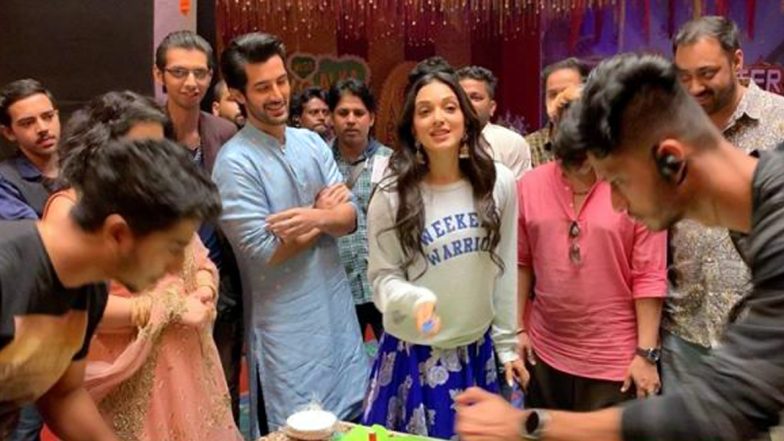 Kiara Advani Wraps Up ‘Indoo Ki Jawani’, Celebrates with Aditya Seal and the Entire Team (Watch Video)