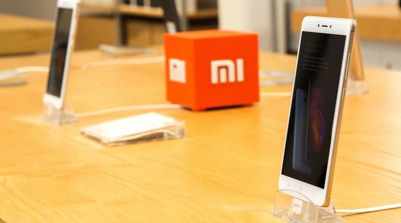 Xiaomi Patents for a Twisting Camera Smartphone