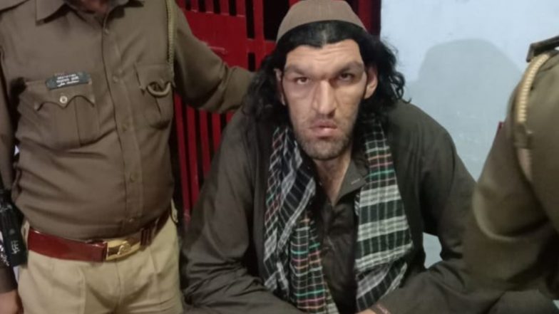 Towering Afghan Cricket Fan Can’t Find Hotel to Stay in Lucknow Due to His 8 Foot 2 Inch Height! (See Pic)