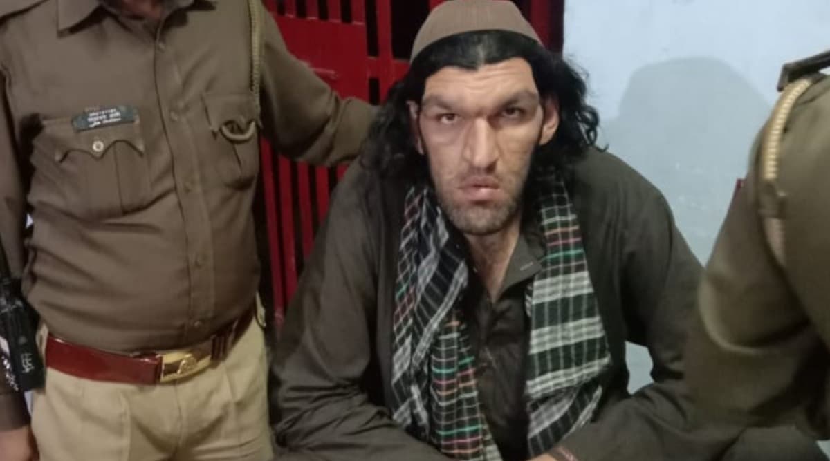 Towering Afghan Cricket Fan Can’t Find Hotel to Stay in Lucknow Due to His 8 Foot 2 Inch Height! (See Pic) Towering Afghan Cricket Fan Can’t Find Hotel to Stay in Lucknow Due to His 8 Foot 2 Inch Height! (See Pic)