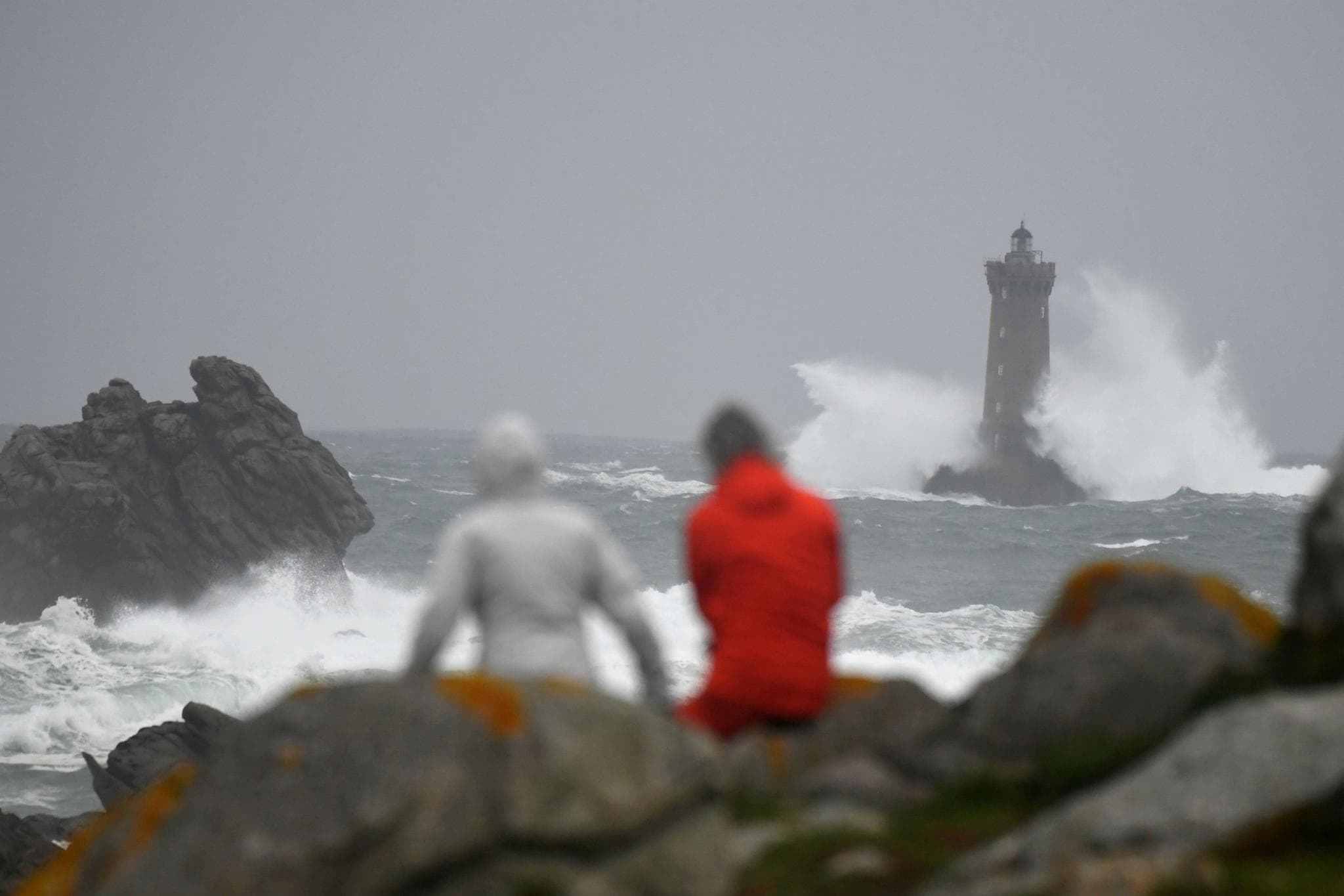 Storm Amelie Pummels France with Violent Winds and Downpours, Around 1.4 Lakh People Without Electricity Storm Amelie Pummels France with Violent Winds and Downpours, Around 1.4 Lakh People Without Electricity