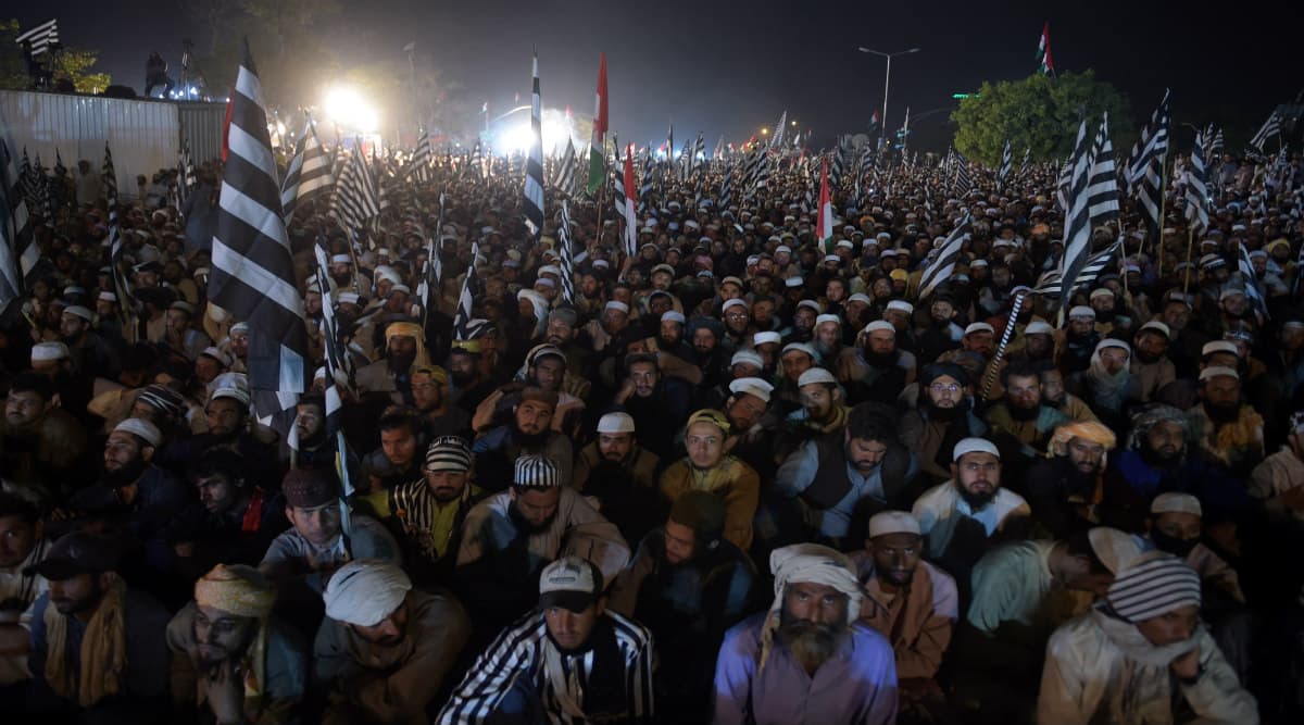 Imran Khan Issued 'Ultimatum' to Resign: What is The Azadi March and How Has It Gained Momentum in Pakistan? Imran Khan Issued 'Ultimatum' to Resign: What is The Azadi March and How Has It Gained Momentum in Pakistan?