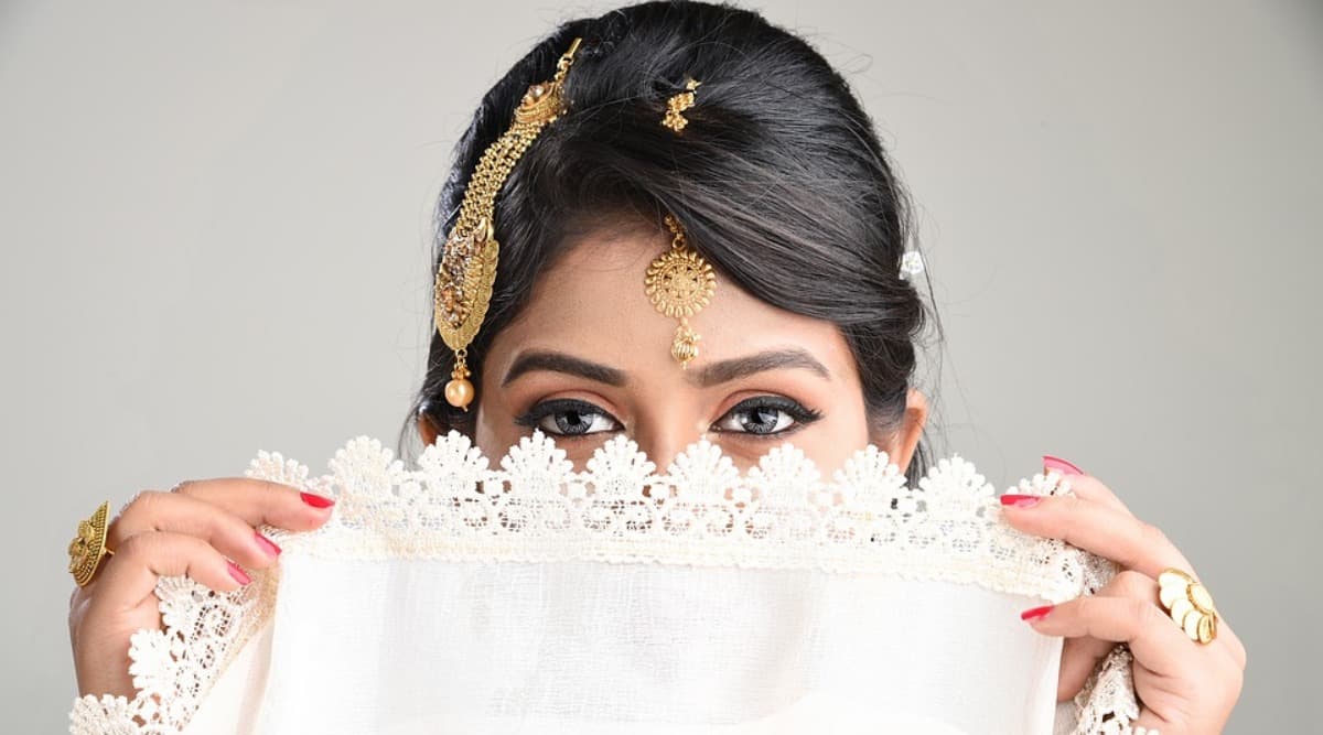 Superstitious UP Man Dresses Up as Bride For 30 Years to Ward Off Death Following Demise of 14 Relatives Superstitious UP Man Dresses Up as Bride For 30 Years to Ward Off Death Following Demise of 14 Relatives