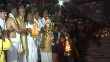 Kartik Purnima 2019: Chhattisgarh CM Bhupesh Baghel Joins Devotees at Mahadev Ghat in Celebrations, Prays for Harmony in the State