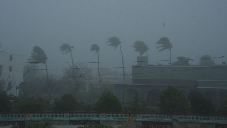 Cyclone Tauktae Update: Extremely Severe Cyclonic Storm’s Landfall Process Begins in Gujarat, To Be Completed in Next 2 Hours, Says IMD